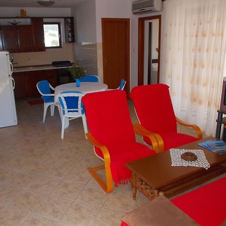 Apartments Mirja - 100M From The Beach & Parking Trogir Exterior photo